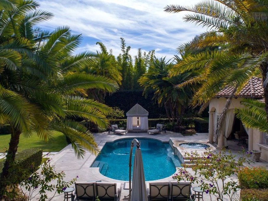 Medence a kertben (Fotó: dirt.com)