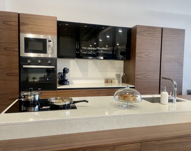 Walnut konyha, konyhasziget, munkapult (Fotó: HHC)